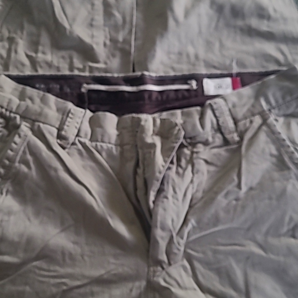 Mens Gap Khakis. Size 31x32